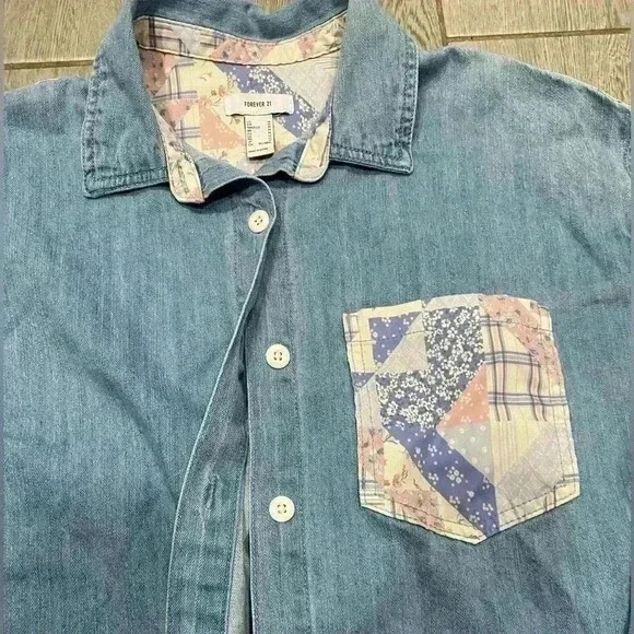 Forever 21 Women’s Oversized Buttoned Down size Medium - Picture 2 of 4